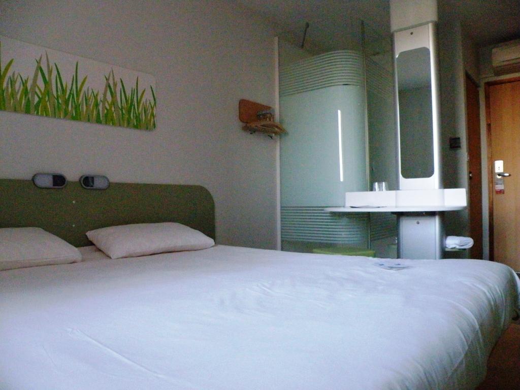 Ibis Budget Montauban Les Chaumes Δωμάτιο φωτογραφία